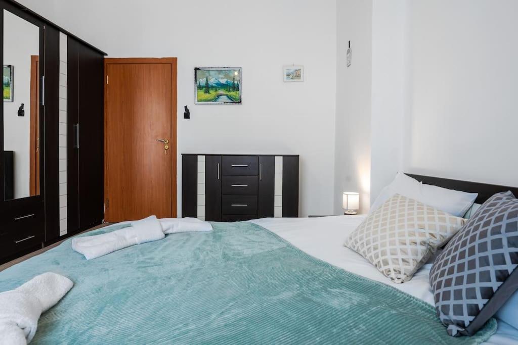 Spacious 3Bd Central Apartment Sofya Dış mekan fotoğraf